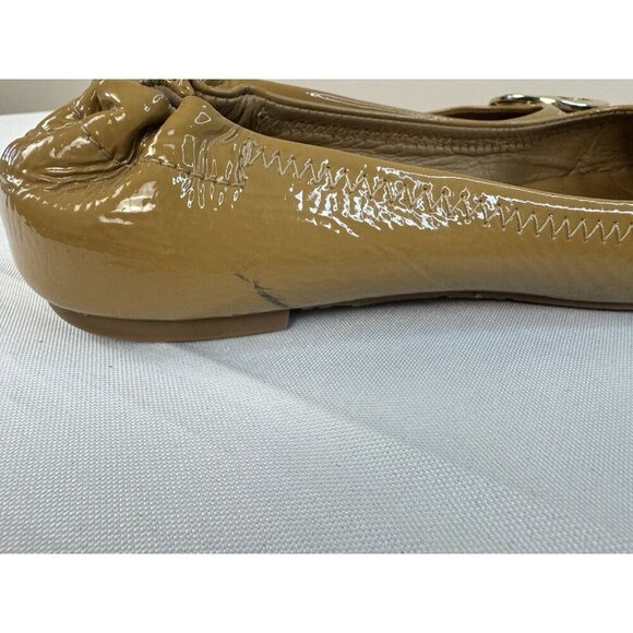 Tory Burch Reva Tan Patent Ballet Flats 8.5 Gold Logo Chic Luxe Classic Spot - Picture 9 of 16